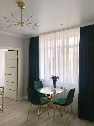 Апартаменты Luxury Emerald Apartments Ирпень-6